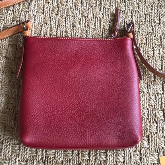 Dooney & Bourke red leather crossbody bag - Picture 3 of 7